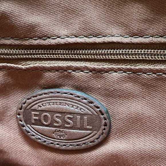Fossil Brown Leather Crossbody Bag with Gold-Tone Hardware - Picture 4 of 10